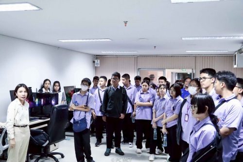 LINE_ALBUM_โรงเรียนสาธิต_251001_4